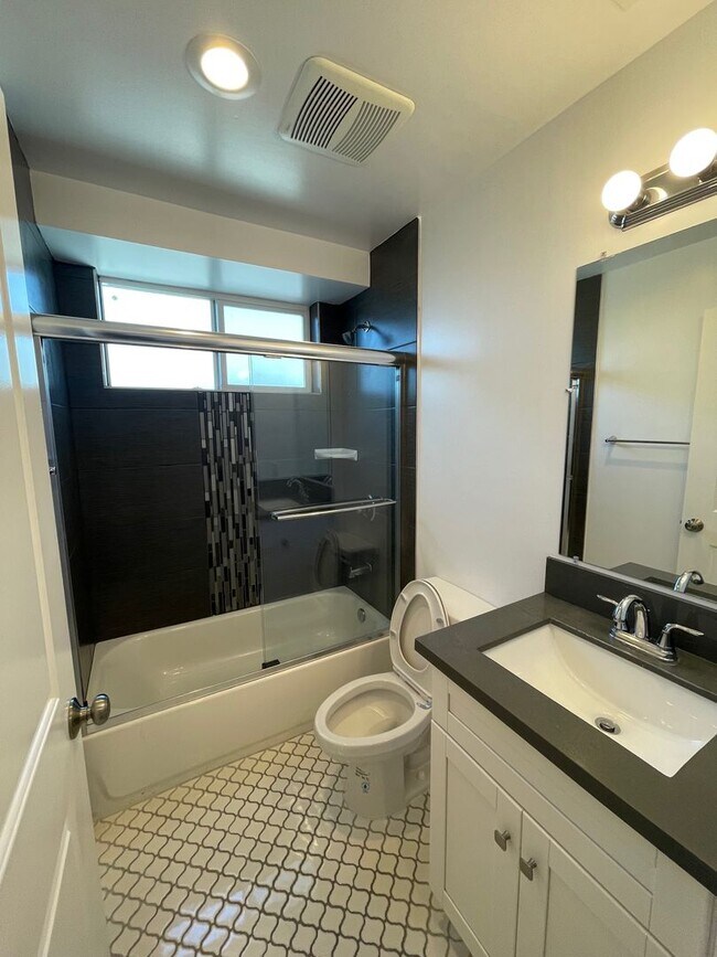 Building Photo - 2131