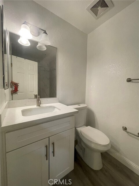 Building Photo - 1830 N Vineyard Ave