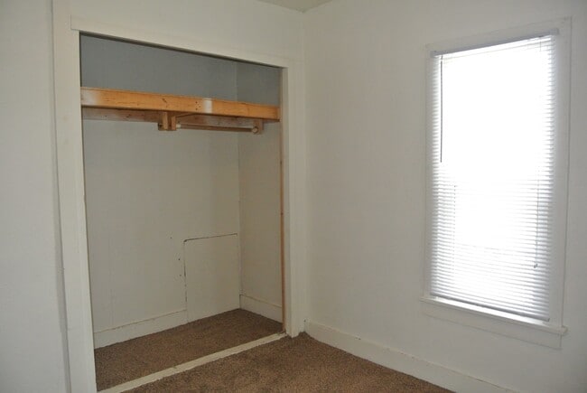 Building Photo - 616 14th St SE