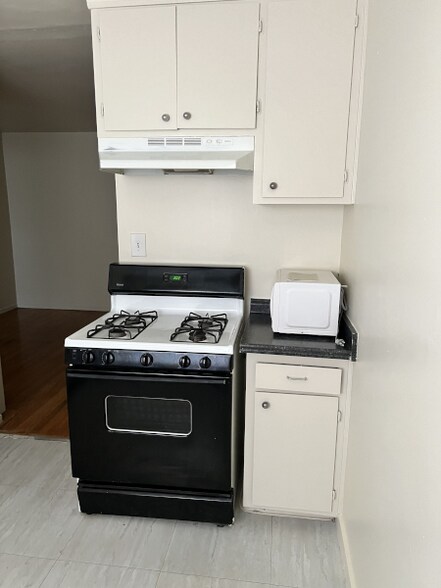 Building Photo - 1916 7th St