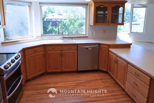 Building Photo - 2784 E Delsa Dr