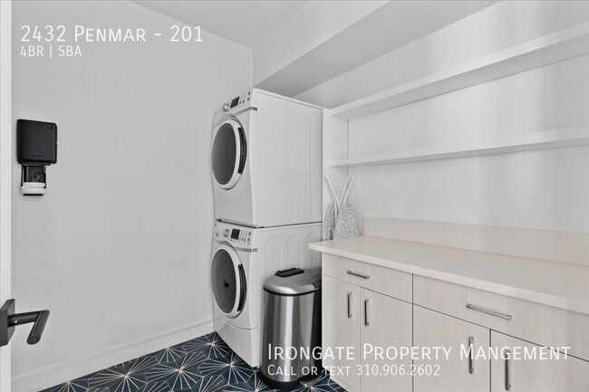 Building Photo - 2432 Penmar-201