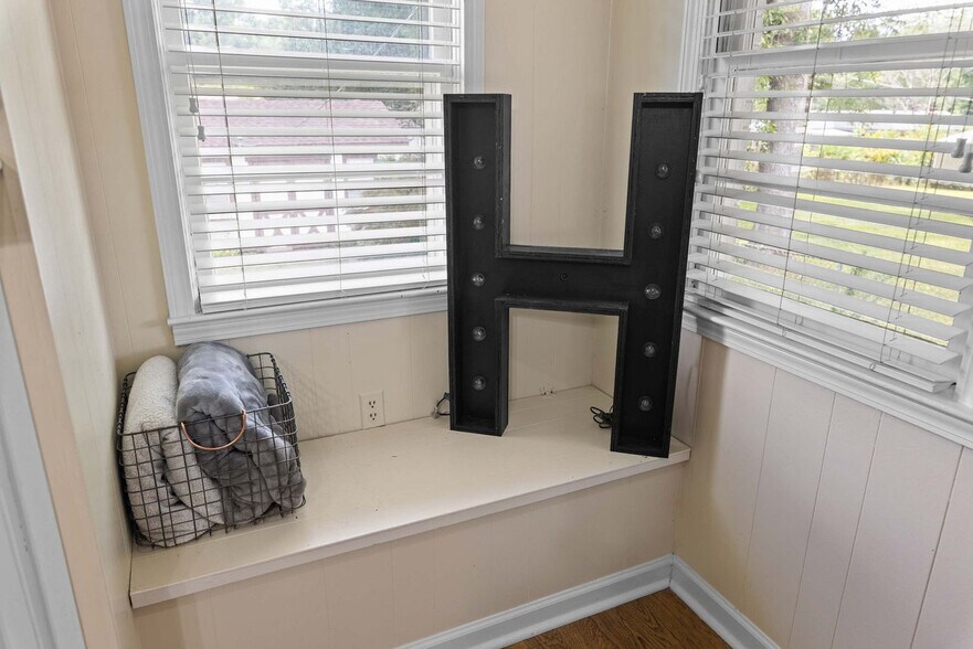 Building Photo - 1252 Mt Moriah Rd