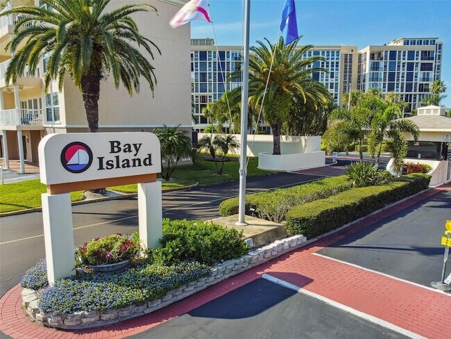 Building Photo - 7625 Sun Island Dr S