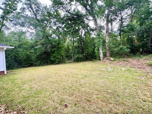 Building Photo - Your Private Retreat 3 Bedroom 2 Bath RentalAwaits!