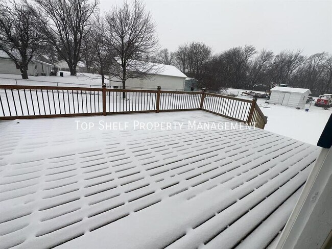 Building Photo - 120 6th St