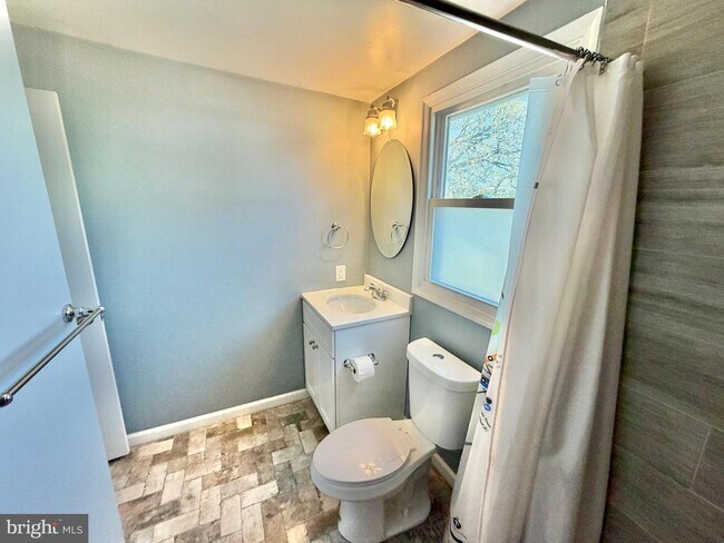 Building Photo - 4020 Grant St NE