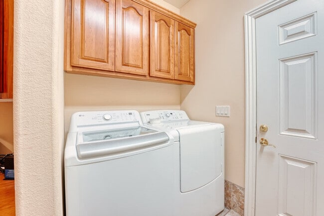 Building Photo - 16 Cheviot Ln