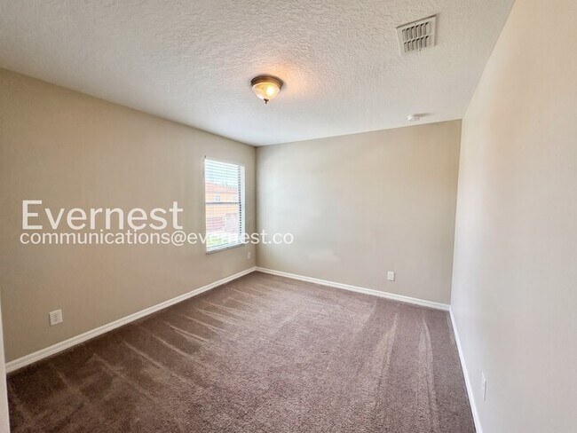 Building Photo - 4 Bed, 3 Bath Home with Garage / Pet-Friendly / Vouchers Accepted / Available Now!