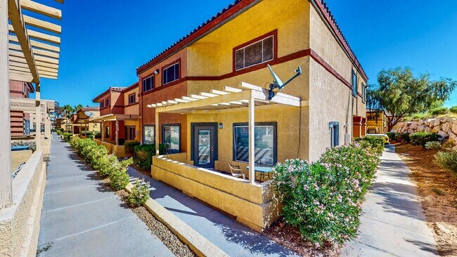 Building Photo - 2 BDR / 2.5 BATH SPACIOUS HOME