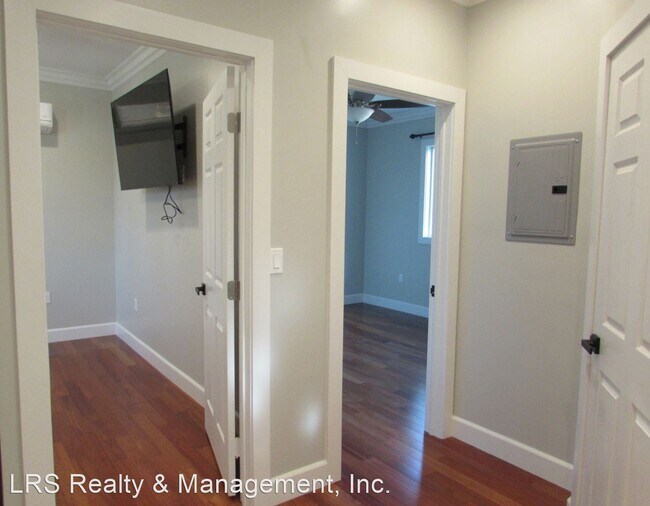 Building Photo - 2 br, 1.5 bath House - 8850 Laramie Avenue
