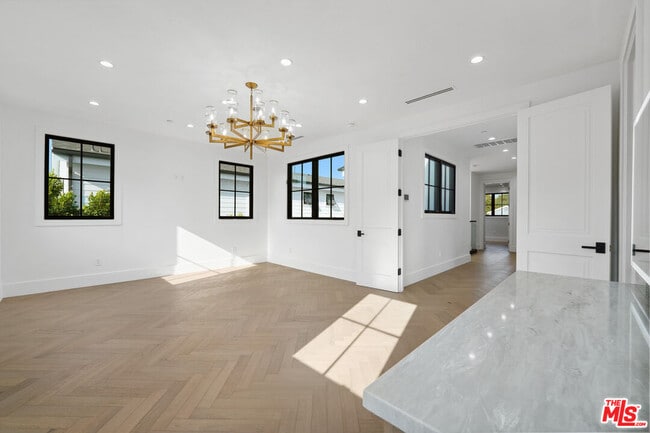 Building Photo - 4539 Longridge Ave