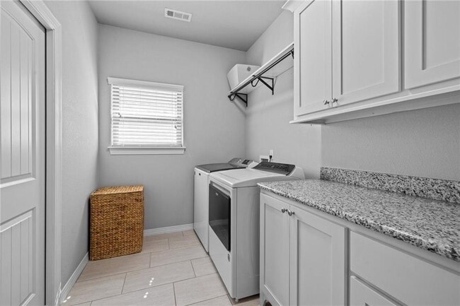 Building Photo - 801 Bellmara Cir