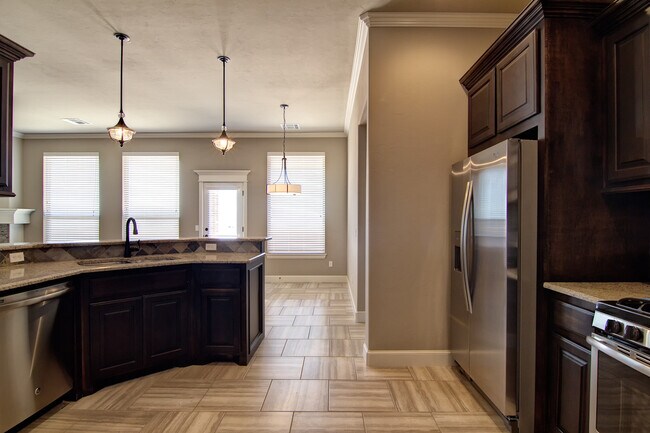 Building Photo - Beautiful Foster Signature Home in Great Location!