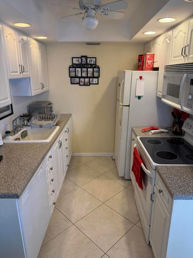 Building Photo - 4042 Exeter C