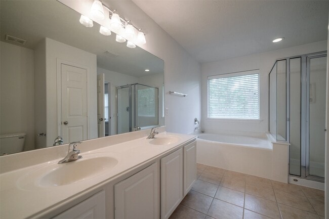 Building Photo - 146 Silver Penny Dr