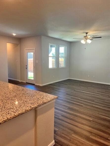 Building Photo - 900 Portina Dr