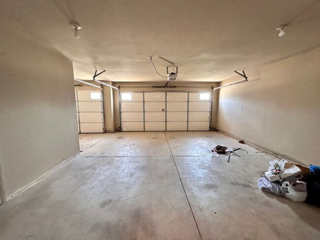 Building Photo - Charming 3-Bedroom Home with View in Moore...