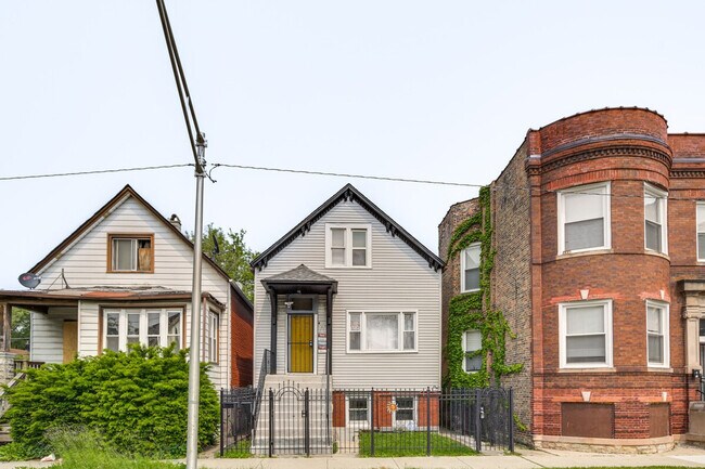 Building Photo - 6455 S Eberhart Ave
