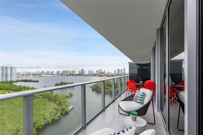 Building Photo - 16385 Biscayne Blvd