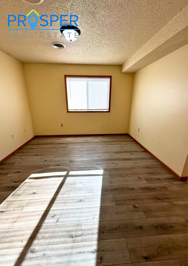 Building Photo - 856 Kari Dr