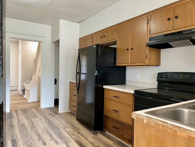 Building Photo - 19 E 3rd St