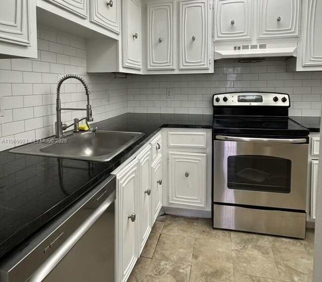 Building Photo - 10511 SW 108th Ave