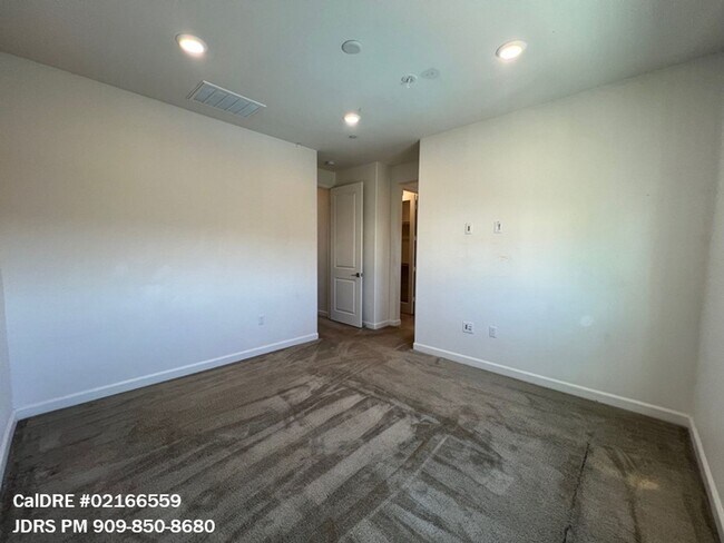 Building Photo - Yorba Linda 3 Bedroom Condo