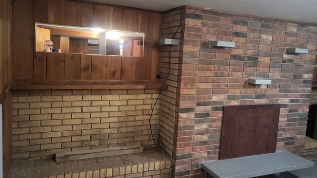 Building Photo - Move-In Ready 2BR/2BA with Garage – Great Location