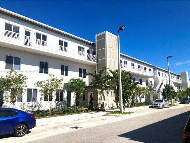 Building Photo - 6455 NW 103rd Pl