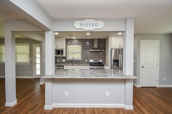 Building Photo - 7926 Ridgeview Dr