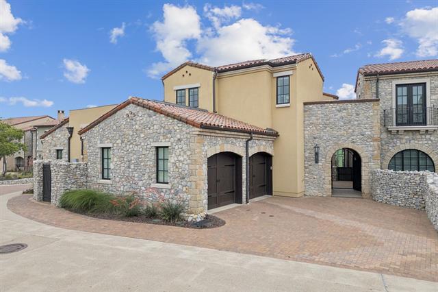 Building Photo - 8 Comillas Dr