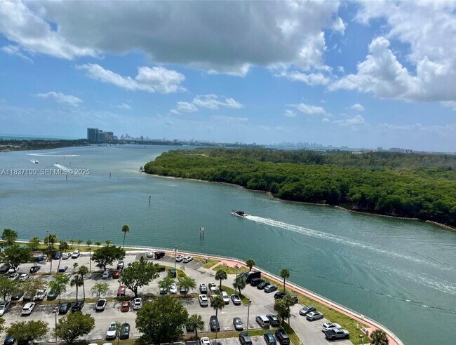 Building Photo - 400 Kings Point Dr