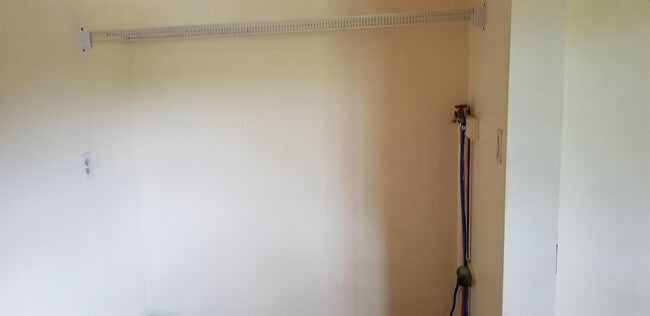 Building Photo - 615 W Main St