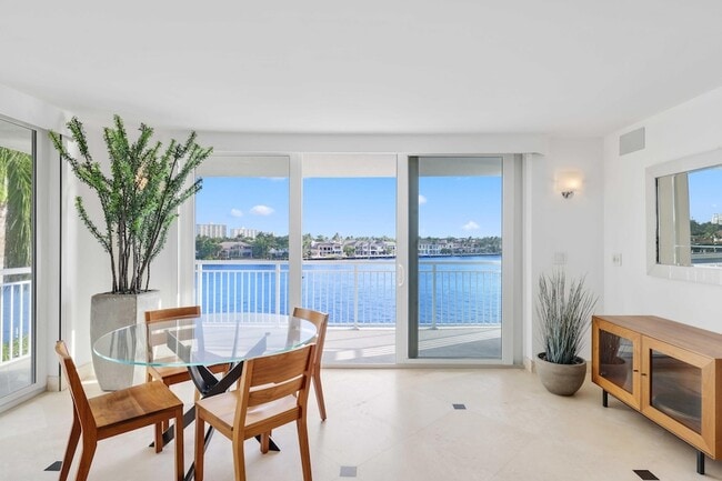 Building Photo - 511 Bayshore Dr