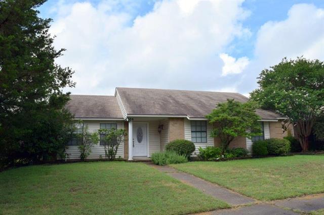 Primary Photo - 506 Willow Oak Dr