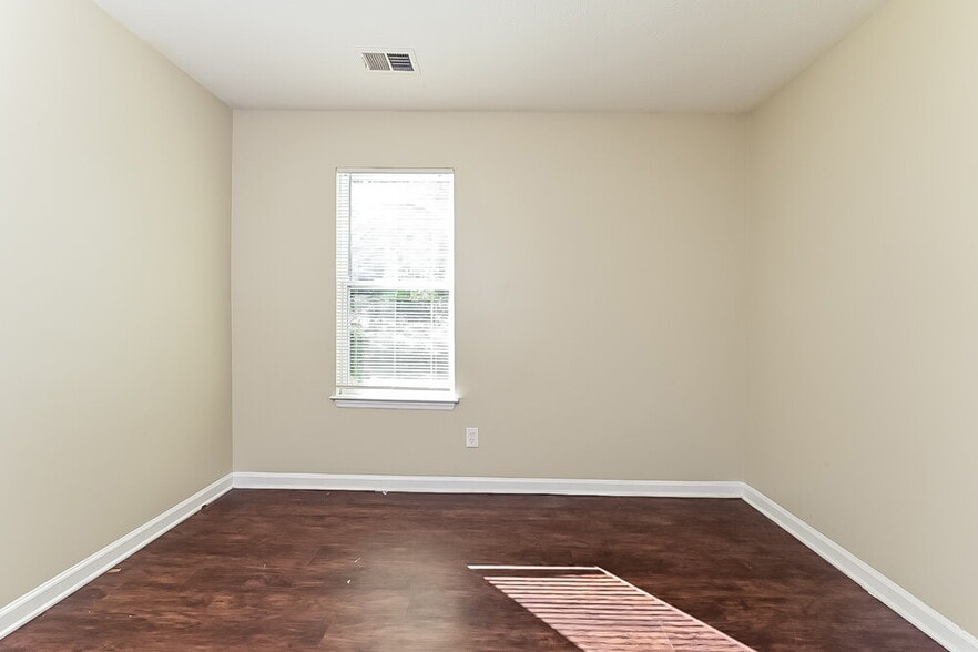 Building Photo - 3122 Chippewa Dr