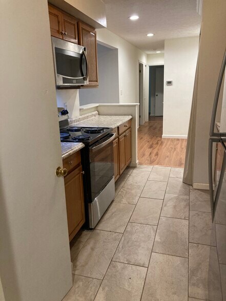 Kitchen - 4002 Governors Sq