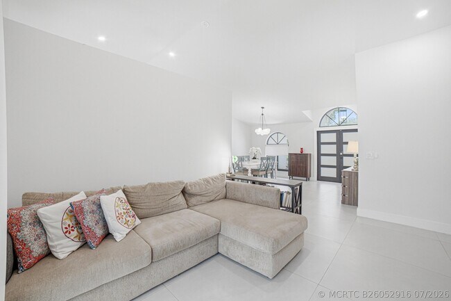 Building Photo - 10027 NW 56th Ct