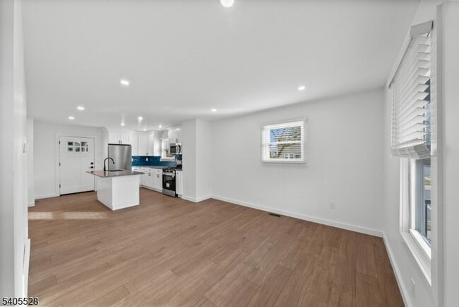 Building Photo - 78 Anderson St