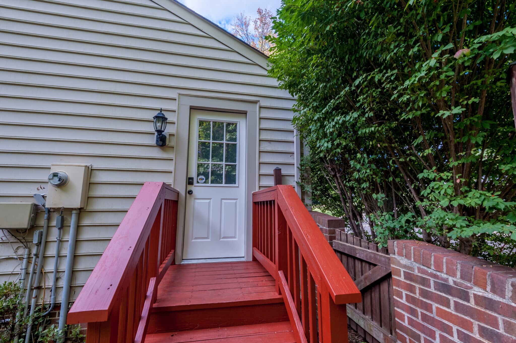 Entrance - 202 Chinaberry Dr
