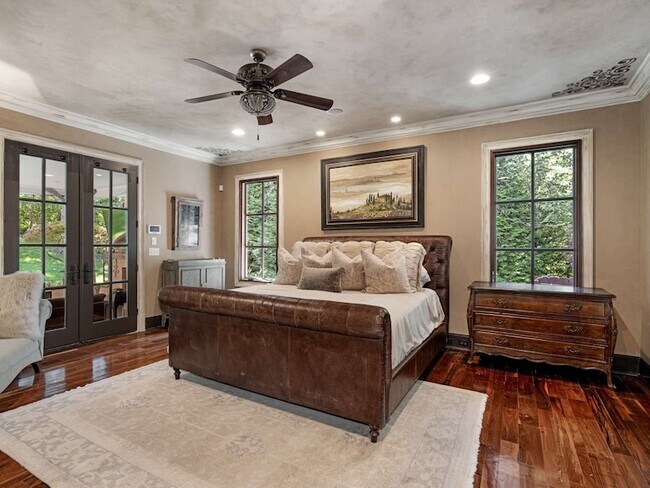 Building Photo - 3807 Harding Pl