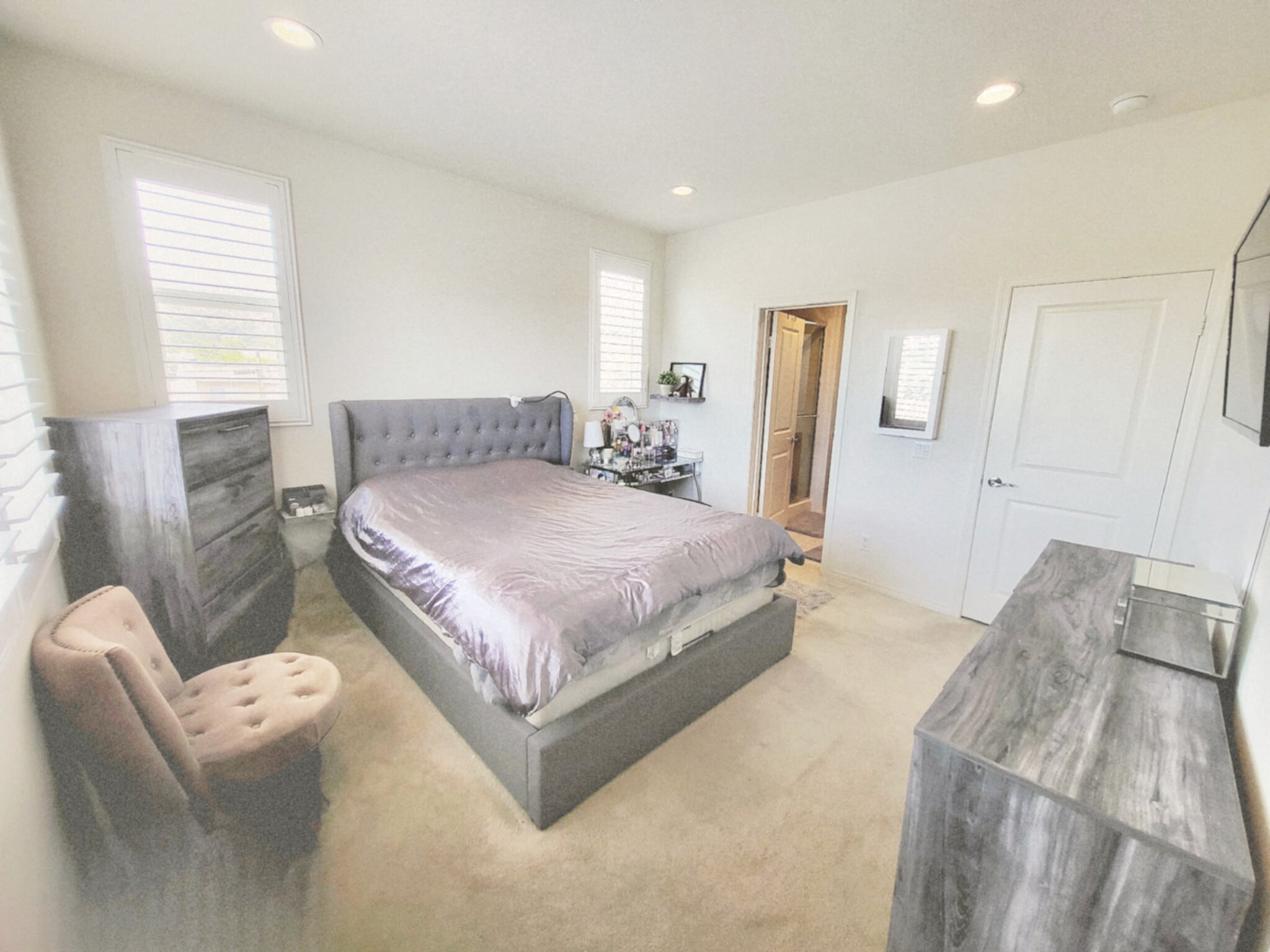 Primary Bedroom Suite with Walk-In Closet - 811 N Dalton Ave
