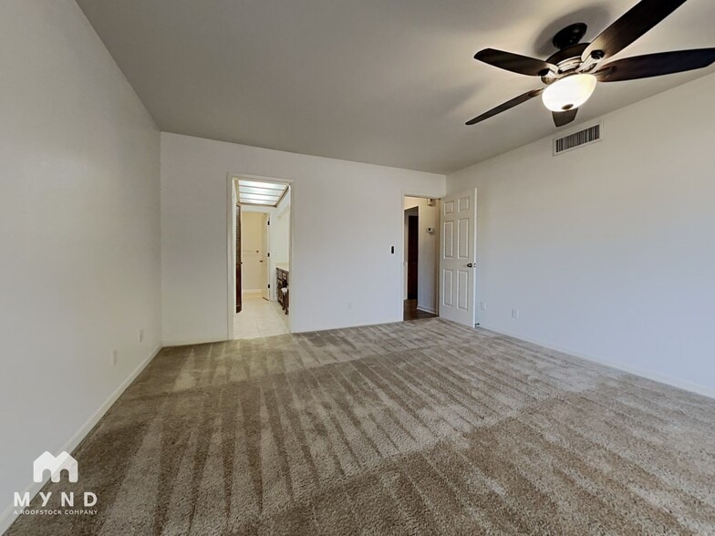 Building Photo - 1550 N Stapley Dr