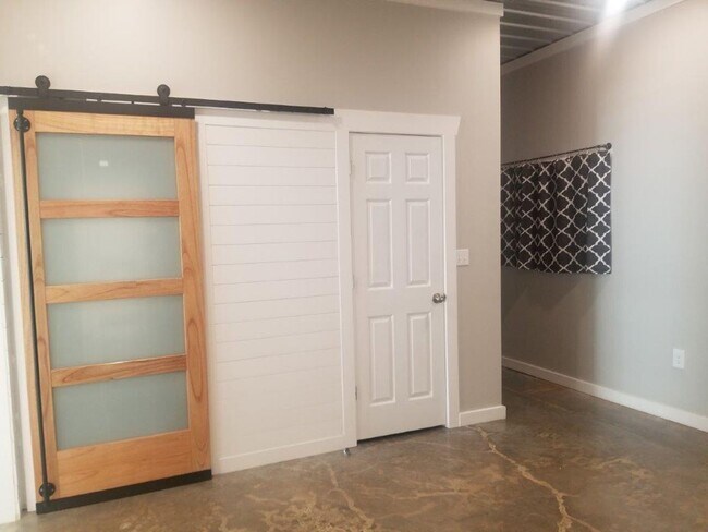 Building Photo - 6047 Wayne Memorial Dr