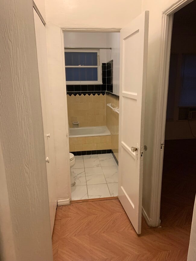 Building Photo - 132 S Canon Dr