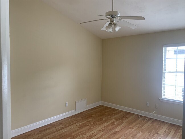 Building Photo - 1445 Crescent Hills Dr