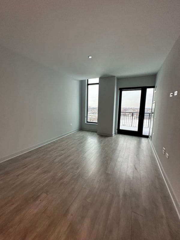 Building Photo - 1025 W Addison St