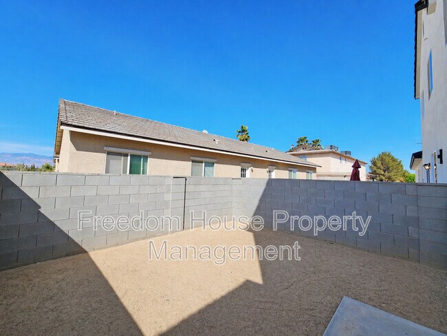 Building Photo - 382 Erin St