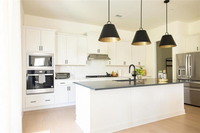 Building Photo - 5014 Baywood Ln